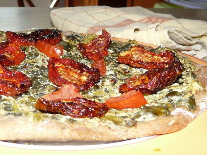 Рецепт тарта фламбе с помидорами и крем-шпинатом