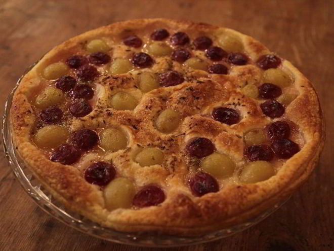 Рецепт тарта из слоеного теста с сахарным виноградом