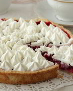 Тарт с брусникой и нежным кремом с белым шоколадом