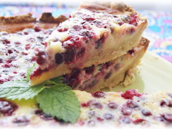 Рецепт тарта с брусникой и запеченным ганашем из белого шоколада