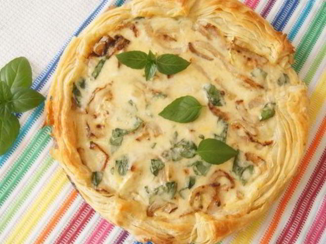 Рецепт тарта с кабачком и базиликом на слоеном тесте