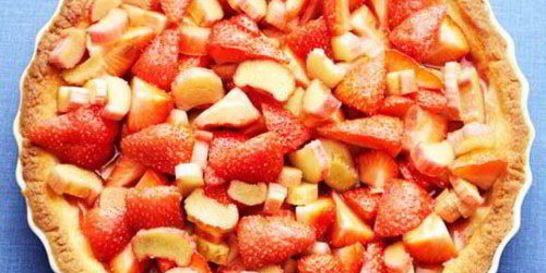 Тарт с клубникой и ревенем