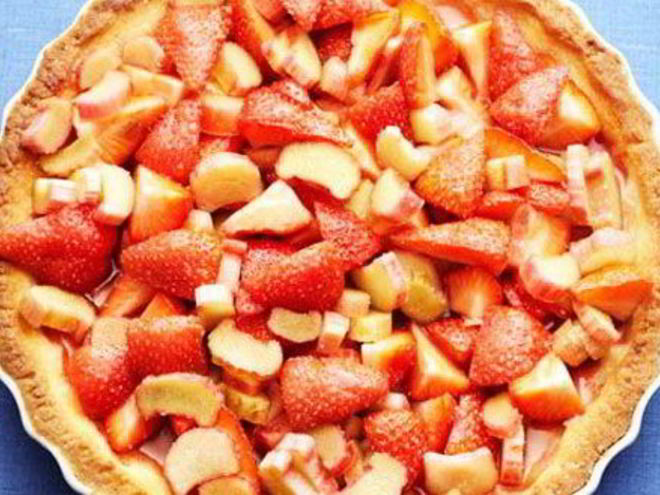 Рецепт тарта с клубникой и ревенем