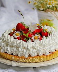 Тарт с кремом из пудинга и клубники