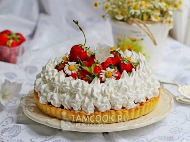 Рецепт тарта с кремом из пудинга и клубники