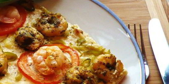 Тарт с креветками и луком-пореем