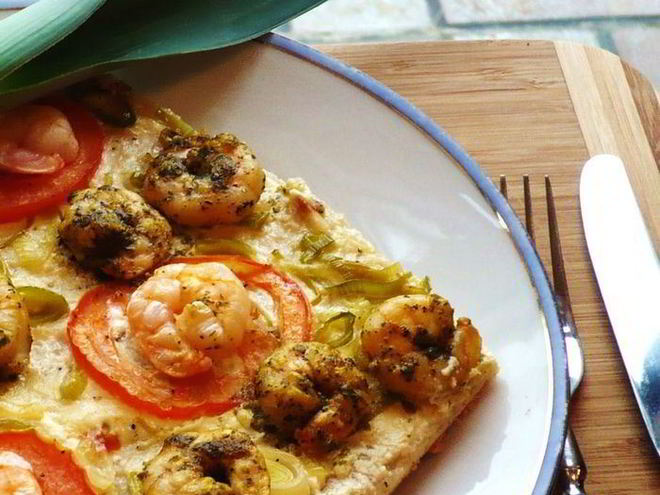 Рецепт тарта с креветками и луком-пореем