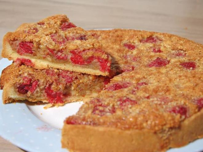 Рецепт тарта с малиной и кедровыми орешками