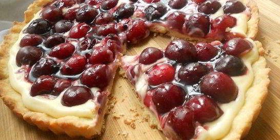 Тарт с маскарпоне и черешней