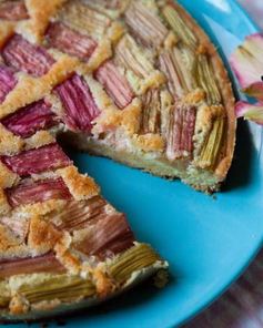 Тарт с ревенем и миндалем