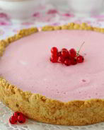 Тарт с самбуком из красной смородины