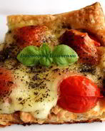 Тарт с семгой, помидорами черри и моцареллой