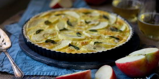 Тарт с яблоками и сыром