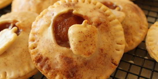 Тарт с яблоками в карамели