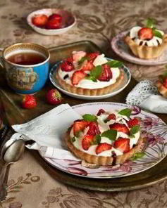 Тартинки с клубникой в сырно-сливочном креме