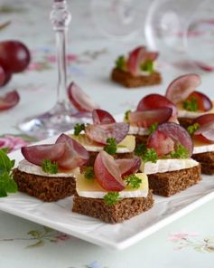 Тартинки с виноградом