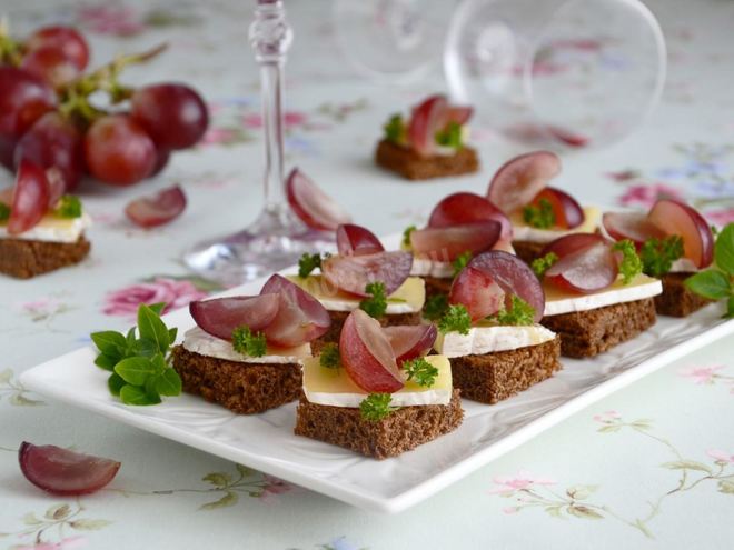 Рецепт тартинок с виноградом