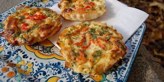 Тарты с раковыми шейками и зеленью