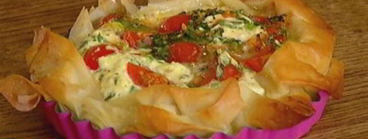 тарты с творогом, помидорами черри и базиликом. Шаг 11