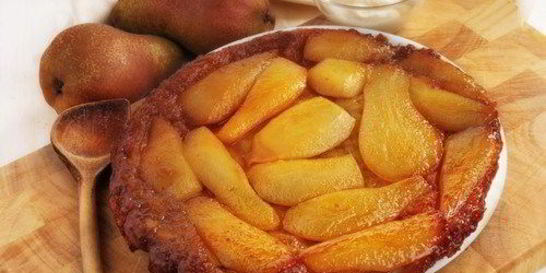 Тонкий грушевый тарт с корицей