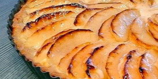 Яблочный тарт со сметаной