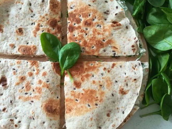 Рецепт тортильи с каймаком и шпинатом