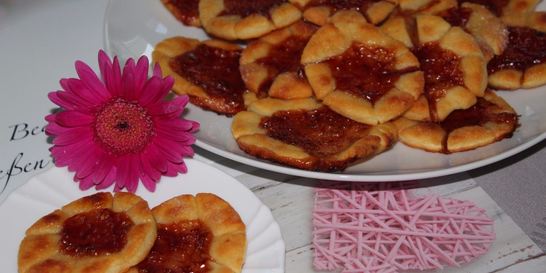 Творожные цветочки с вареньем