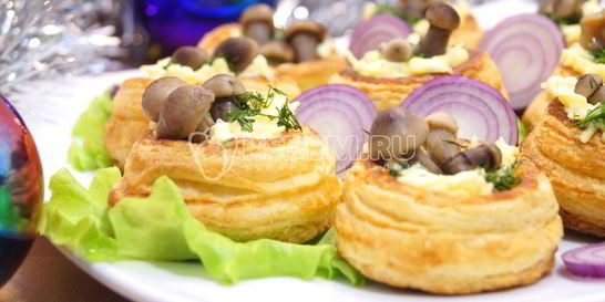 Волованы с сырной начинкой и грибами