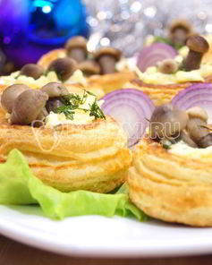 Волованы с сырной начинкой и грибами