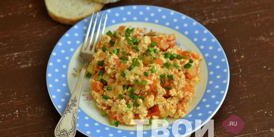 Яичница с помидорами