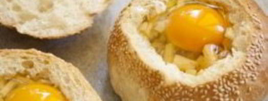 яичница в булочке. Шаг 4