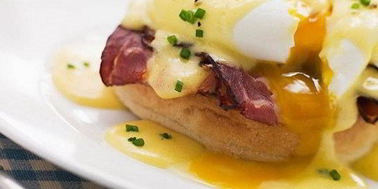 Яйца по-бенедиктински с ветчиной
