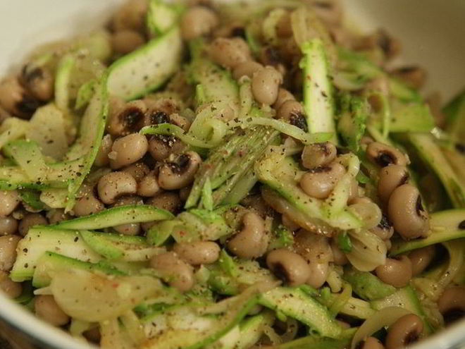 Рецепт закуски из фасоли с цукини и спаржей