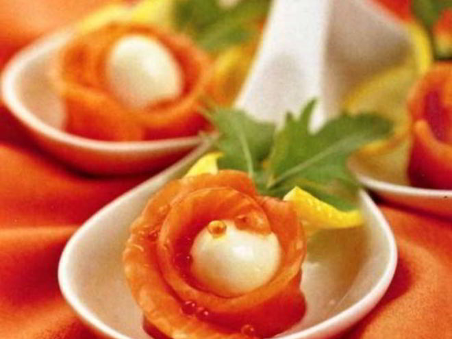 Рецепт закуски из форели с перепелиными яйцами