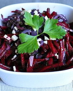 Закуска из маринованной свеклы с луком