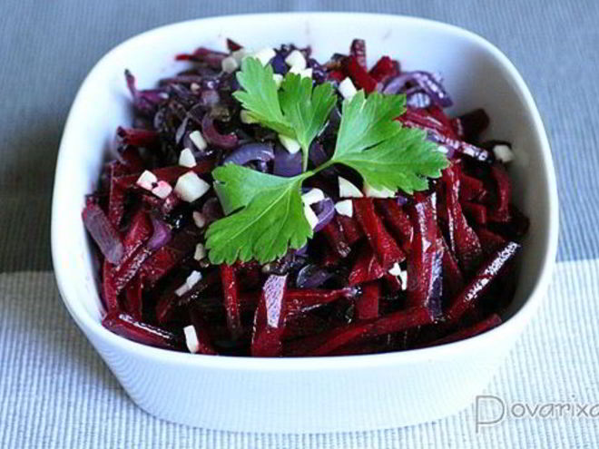 Рецепт закуски из маринованной свеклы с луком