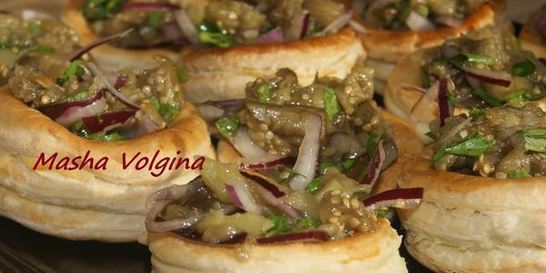 Закуска из печеных баклажан и перца