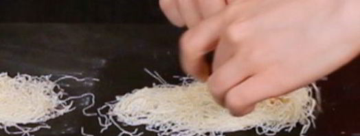 закуска из теста катаифи с брынзой. Шаг 3