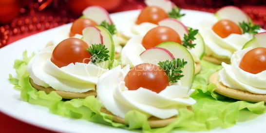 Закуска на крекерах Праздничная