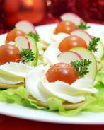 Закуска на крекерах Праздничная