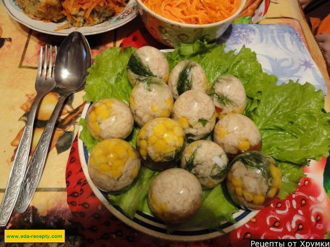 Рецепт заливных яиц с рыбой и ветчиной