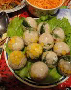 Заливные яйца с рыбой и ветчиной