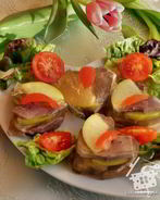 Заливные языки с яблоком