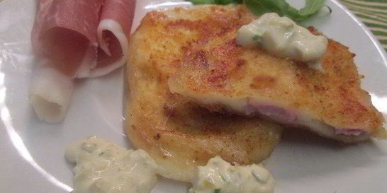 Жареный сыр с начинкой из бекона