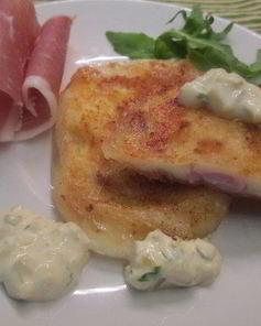 Жареный сыр с начинкой из бекона